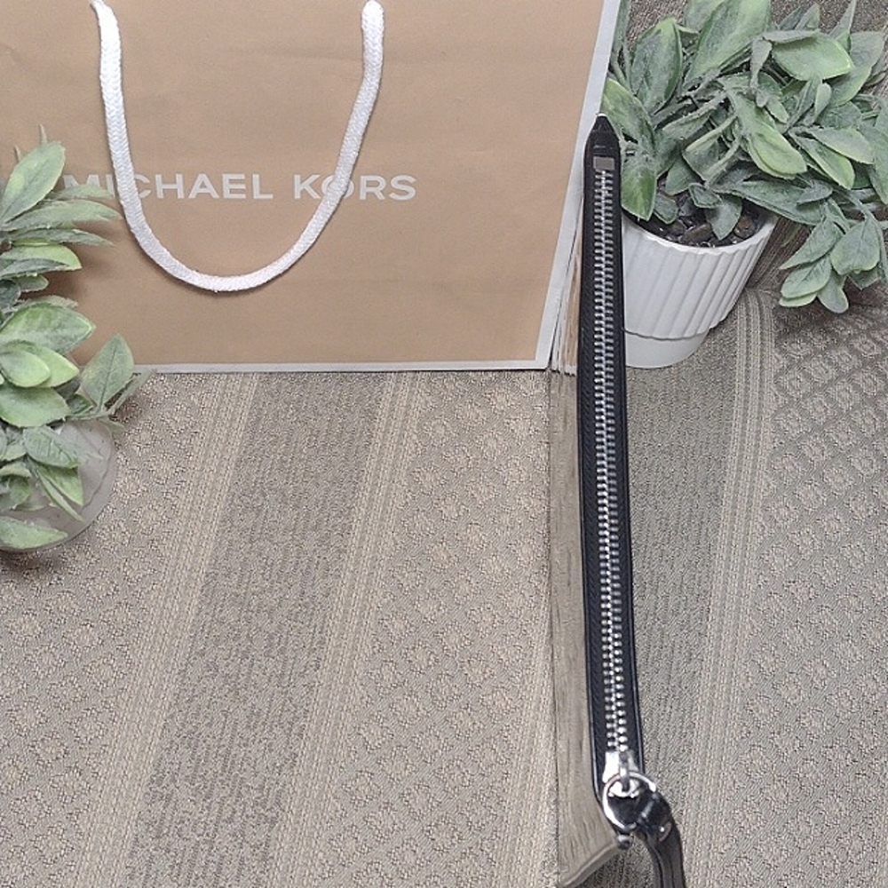 Michael Kors Jet Set Travel Wristlet Clutch in Foil Silver - Picture 5 of 16